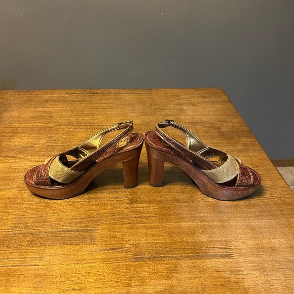 Gianni Bini Wooden Step Out Slingback Chunky Buckle Heels Size 9 - Picture 3 of 5